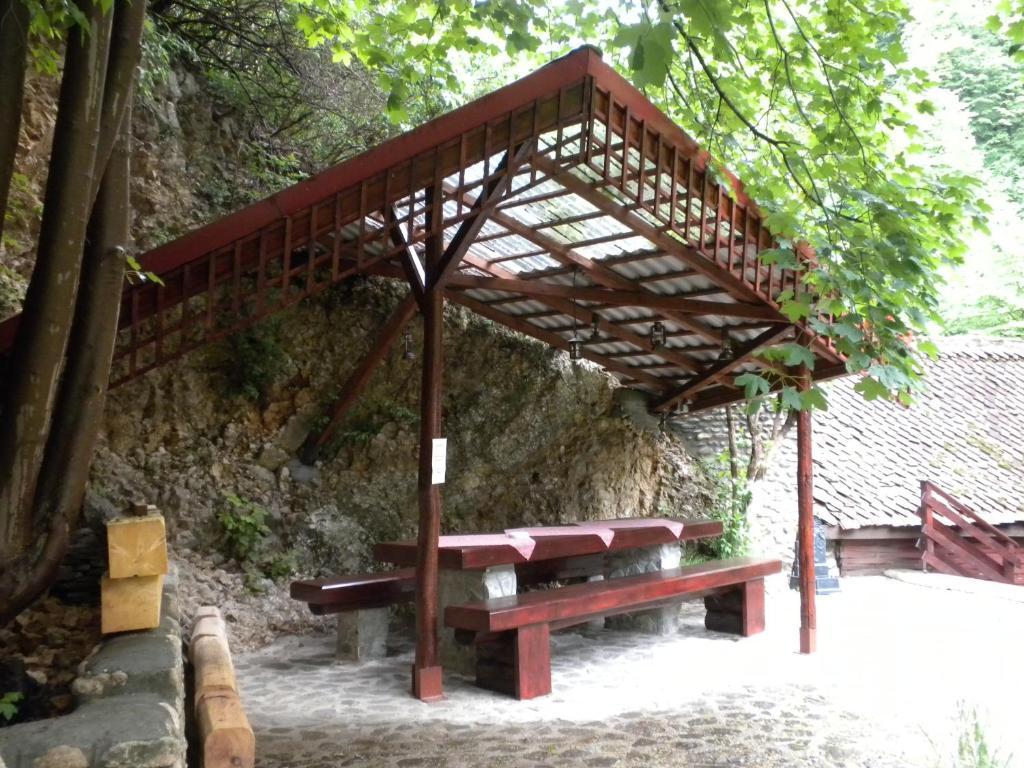 Rem's Pension Risnov Bagian luar foto