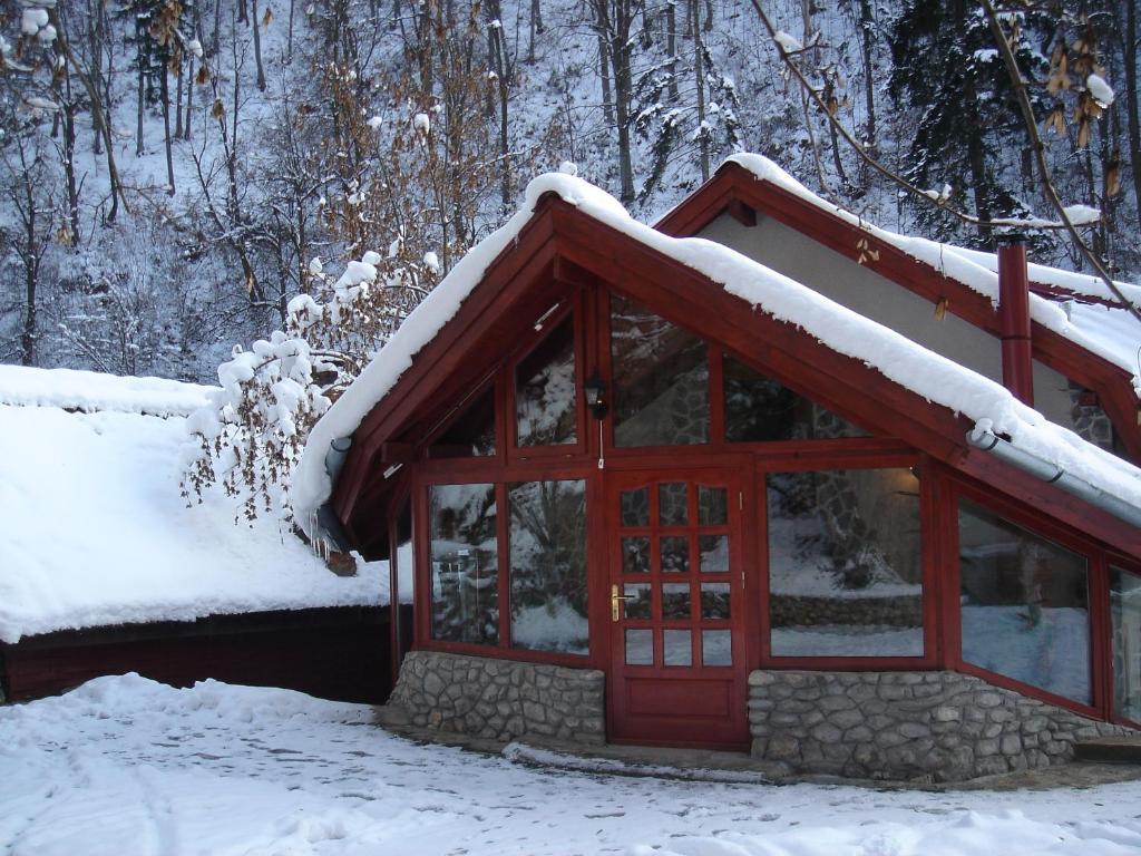 Rem's Pension Risnov Bagian luar foto